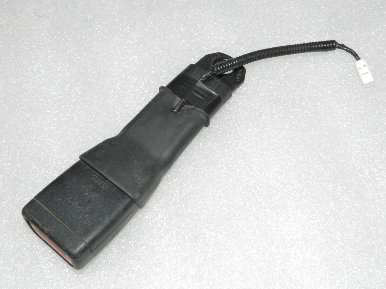 Lexus RX III (AL10) Aizmugures kreisās drošības jostas sprādzes melnas 73480-48070-C0 7348048070C0