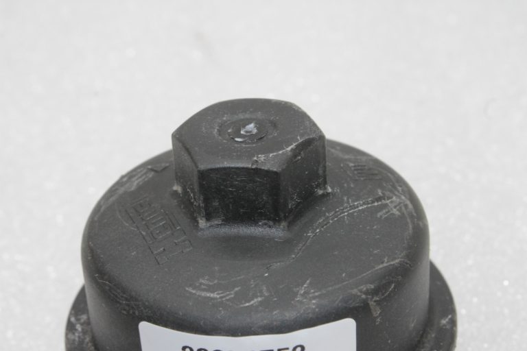 Oriģinālais Opel Meriva B 1.4 eļļas filtra korpuss 55353325, 55593189, 650170
