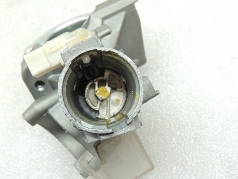 Toyota Avensis T27 Stūres slēdzene Stūres slēdzene 4502002241 45020-02241