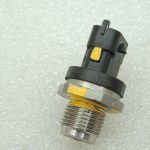 Lancia Thema II LX 3.0D 176kW Degvielas spiediena sensors K68247772AA Spiediena sensors