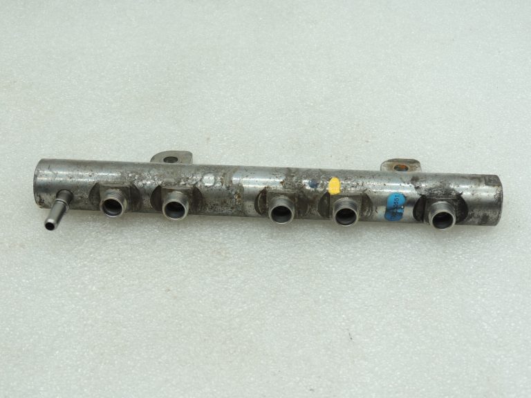 Lancia Thema II LX 3.0D 176kW Iesmidzināšanas kolektors labais K68148330AA