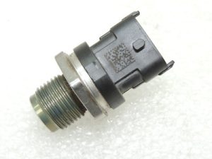 OEM Volvo S80 II 2.4D D5244T5 120 kW degvielas spiediena sensors 31216319