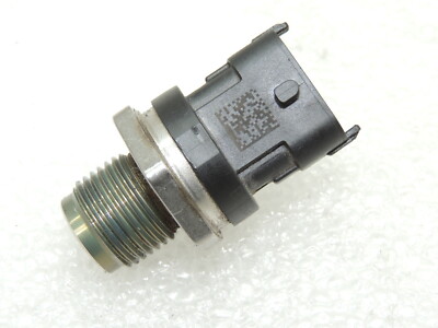 OEM Volvo S80 II 2.4D D5244T5 120 kW degvielas spiediena sensors 31216319