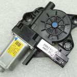 Volvo S80 II Logu regulatora motors priekšējā labajā pusē 30699646