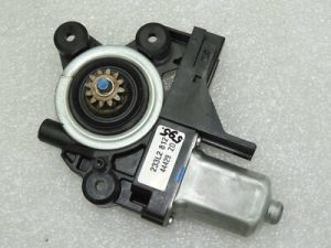 Volvo S80 II Logu regulatora motors aizmugurējā labajā pusē 30699648