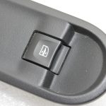 Oriģinālais Dacia Duster I (HS) Priekšējais labās puses elektrisko logu slēdzis 809601386R
