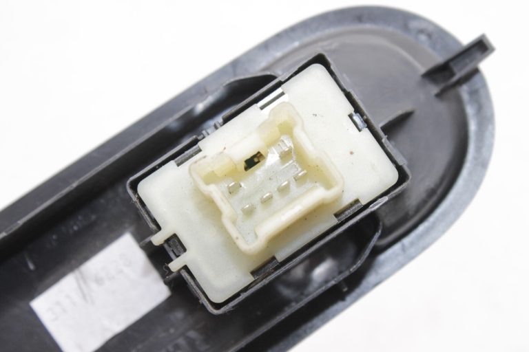 Oriģinālais Dacia Duster I (HS) Priekšējais labās puses elektrisko logu slēdzis 809601386R