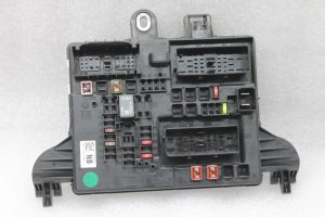 Opel Insignia A Aizmugures vadības bloka drošinātāju kārba 13277318, 6238734
