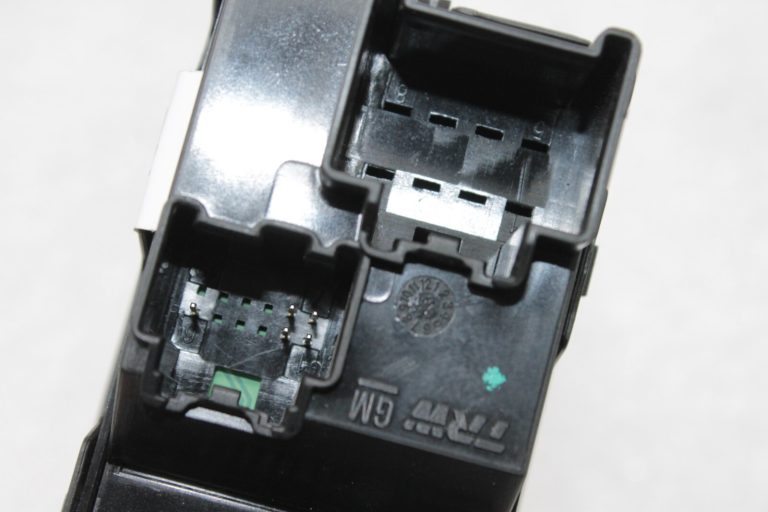 Oriģinālais Opel Insignia A elektrisko logu slēdzis priekšējais labais 13301886, 13301729