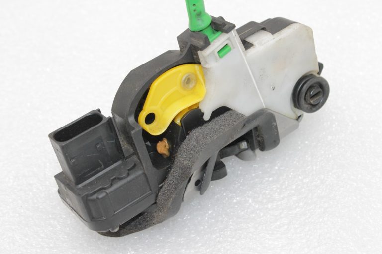 Oriģinālā Opel Insignia A aizmugurējo kreiso durvju slēdzene 13503807, 13578024, 133692