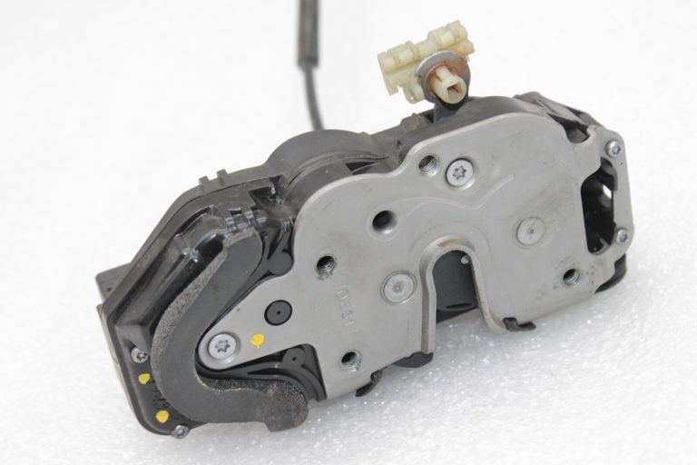 Oriģināls Opel Insignia A Aizmugurējā labā durvju slēdzene 13503808, 13578025, 13579566