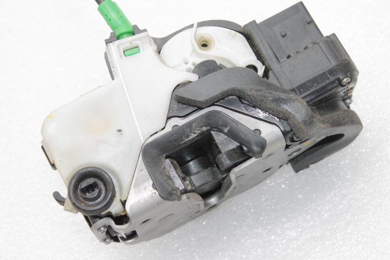 Oriģināls Opel Insignia A Aizmugurējā labā durvju slēdzene 13503808, 13578025, 13579566