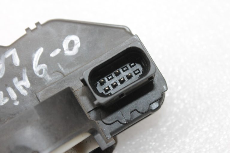 Oriģināls Opel Insignia A Aizmugurējā labā durvju slēdzene 13503808, 13578025, 13579566