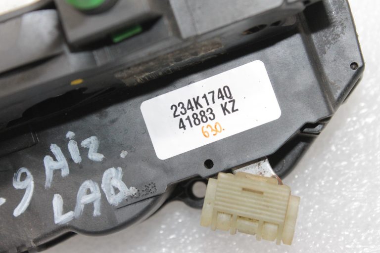 Oriģināls Opel Insignia A Aizmugurējā labā durvju slēdzene 13503808, 13578025, 13579566
