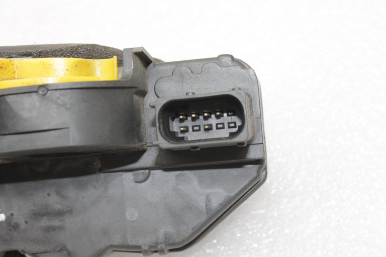 Oriģināls Opel Insignia A Priekšējo kreiso durvju slēdzene 13503801, 13579522, 13577983