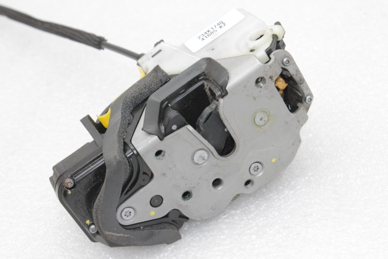 Oriģināls Opel Insignia A Priekšējo kreiso durvju slēdzene 13503801, 13579522, 13577983