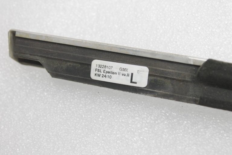 Opel Insignia A Tourer priekšējā kreisā loga līstes 13228107, 22834388