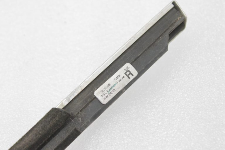 Opel Insignia A Tourer loga līstes priekšējā labajā pusē 13228108, 22834389