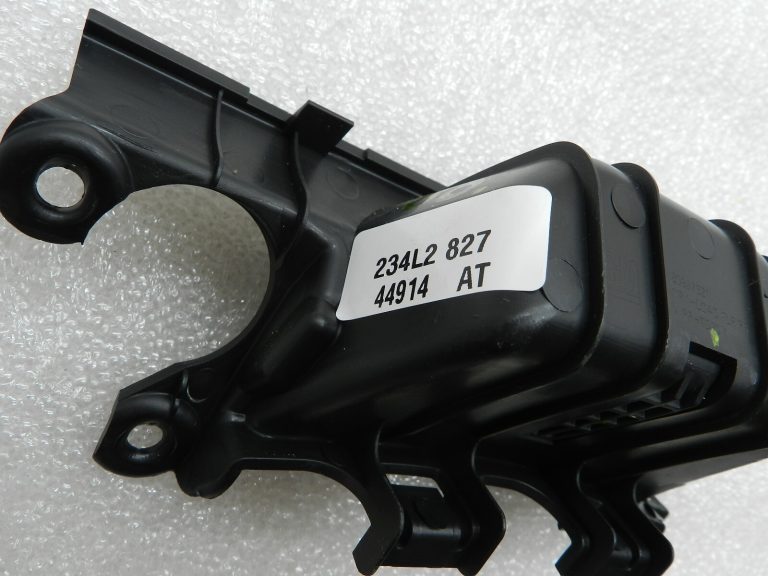 Chevrolet Captiva oriģinālais centrālās konsoles nodalījums 20990080