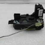 Opel Zafira B Oriģinālā durvju slēdzene priekšējā labajā pusē 13220370