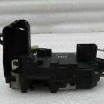 Opel Zafira B Oriģinālā durvju slēdzene priekšējā labajā pusē 13220370