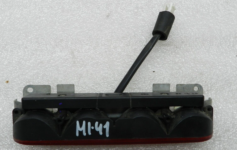 Mitsubishi Colt trešā bremžu gaisma