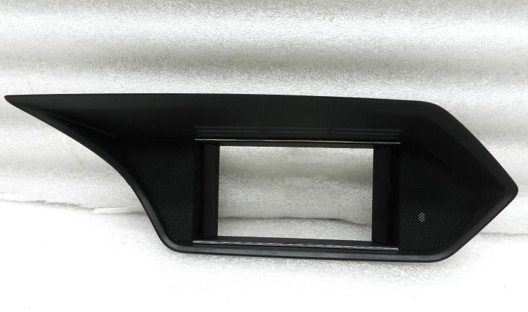 Mercedes Benz E200 W212 Radio GPS galvas ierīces paneļi