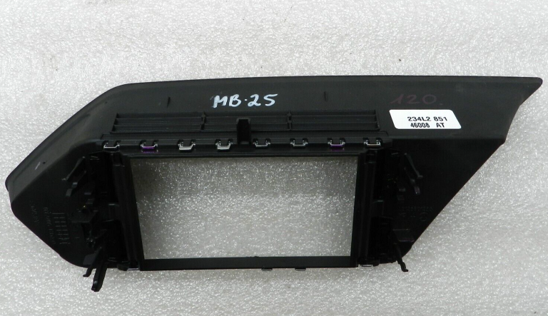 Mercedes Benz E200 W212 Radio GPS galvas ierīces paneļi