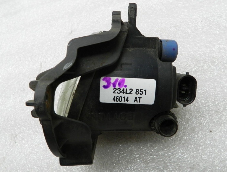 Toyota Avensis T27 oriģināls miglas lukturis Lunks 81220-0D042