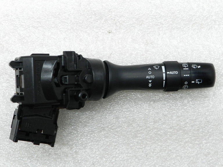 Toyota Avensis T27 Oriģinālais tīrītāju slēdzis 8465205190