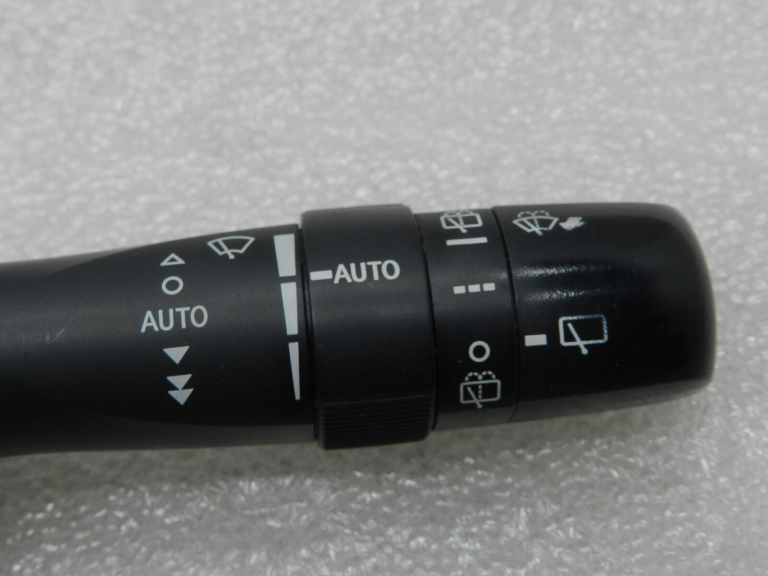 Toyota Avensis T27 Oriģinālais tīrītāju slēdzis 8465205190