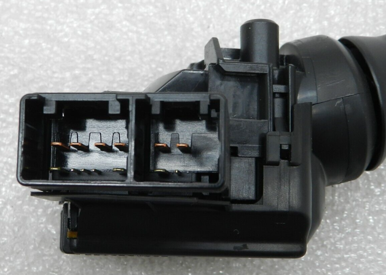 Toyota Avensis T27 Oriģinālais tīrītāju slēdzis 8465205190