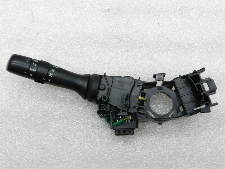 Toyota Avensis T27 oriģinālais indikatoru slēdzis stūres kolonnas slēdzis 8414005190