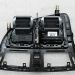 Toyota Avensis T27 oriģināls centrālās konsoles gaisa uzgalis gaisa režģis DEFEKTĪVS!