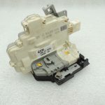 VW Tiguan 5N Passat B6 B7 B7 Aizmugures labās puses durvju slēdzene 3C4839016A