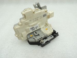 VW Tiguan 5N Passat B6 B7 Замок задней правой двери 3C4839016A