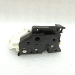 VW Tiguan 5N Passat B6 B7 B7 Aizmugures labās puses durvju slēdzene 3C4839016A
