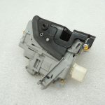 VW Tiguan 5N Passat B6 B7 B7 Aizmugures labās puses durvju slēdzene 3C4839016A