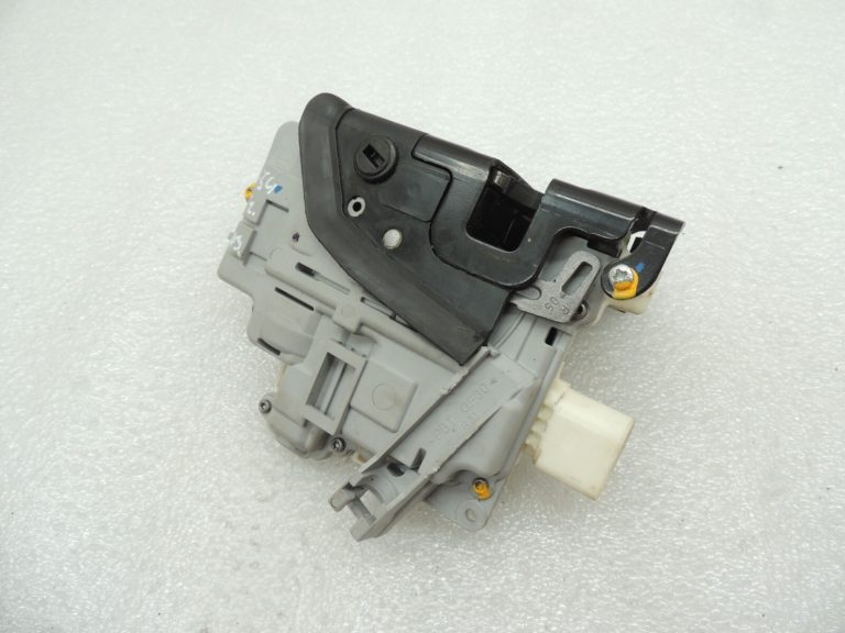 VW Tiguan 5N Passat B6 B7 B7 Aizmugures labās puses durvju slēdzene 3C4839016A