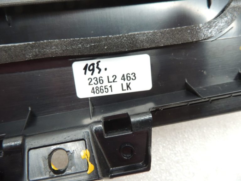 Opel Insignia B Priekšējo kreiso durvju līstes ārējais vāks 39118651