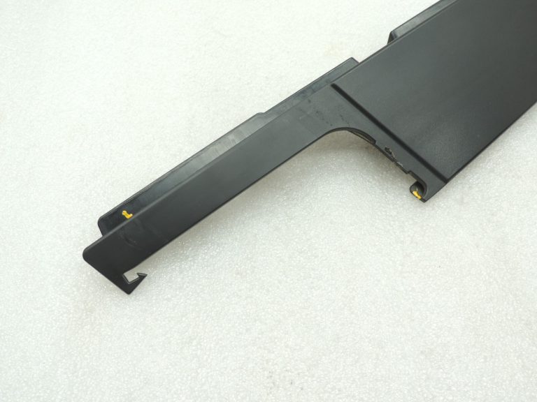 Opel Insignia B Priekšējo kreiso durvju līstes ārējais vāks 39118651