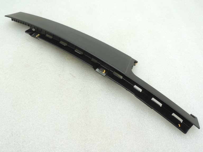 Opel Insignia B Priekšējo kreiso durvju līstes ārējais vāks 39118651