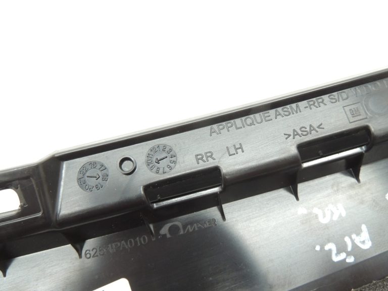 Opel Insignia B Aizmugurējās kreisās durvju līstes ārējais vāks 13463934