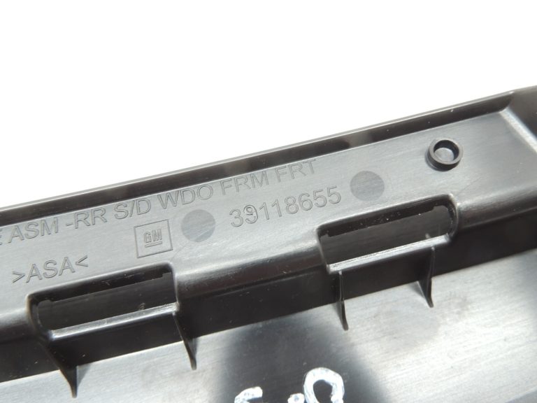 Opel Insignia B Aizmugurējās kreisās durvju līstes ārējais vāks 13463934
