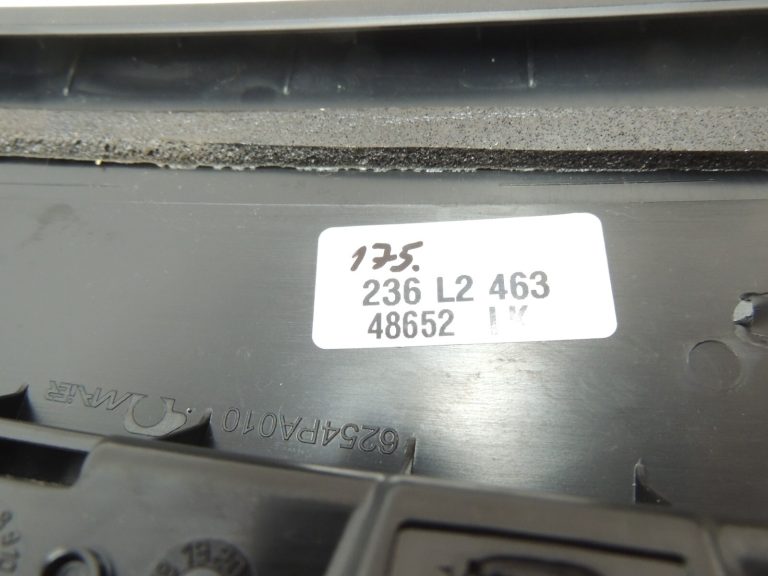 Opel Insignia B Aizmugurējās kreisās durvju līstes ārējais vāks 13463934