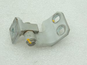 Alfa Romeo Giulietta 940 296 BIANCO GHIACCIO Labās puses augšējā durvju eņģe 50525345