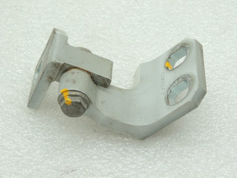 Alfa Romeo Giulietta 940 296 BIANCO GHIACCIO Labās puses augšējā durvju eņģe 50525345