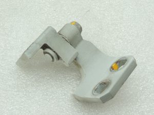 Alfa Romeo Giulietta 940 296 BIANCO GHIACCIO Kreisā augšējā durvju eņģe 50525347