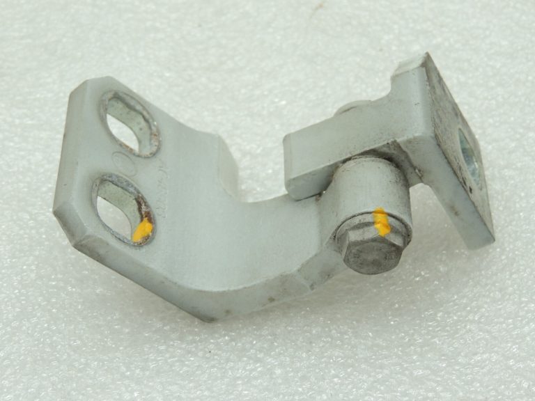 Alfa Romeo Giulietta 940 296 BIANCO GHIACCIO Kreisā augšējā durvju eņģe 50525347