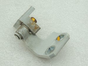 Alfa Romeo Giulietta 940 296 BIANCO GHIACCIO Labās puses apakšējo durvju eņģes 50525346